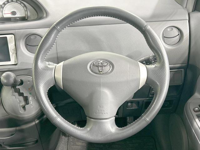 シエンタ ＤＩＣＥリミテッド　４ＷＤ　純正ナビ　バックカメラ　電動スライドドア　ＥＴＣ　７人乗り　ＨＩＤヘッドライト　１４インチＡＷ　電動格納ミラー　オートエアコン　トラクションコントロール　革巻きステアリング（14枚目）