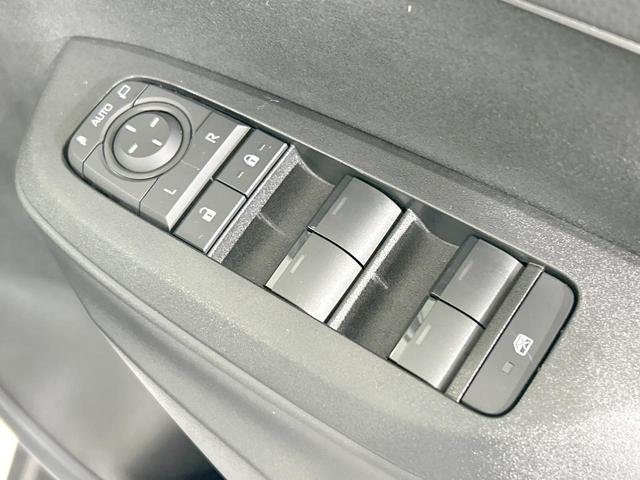 ヤリスクロス ハイブリッドＺ　４ＷＤ　純正８インチナビ　全周囲カメラ　寒冷地仕様　衝突被害軽減システム　レーダークルーズ　禁煙車　ヒートシーター　ステアリングヒーター　フルセグＴＶ　ＬＥＤヘッド　ＥＴＣ　ドラレコ（49枚目）