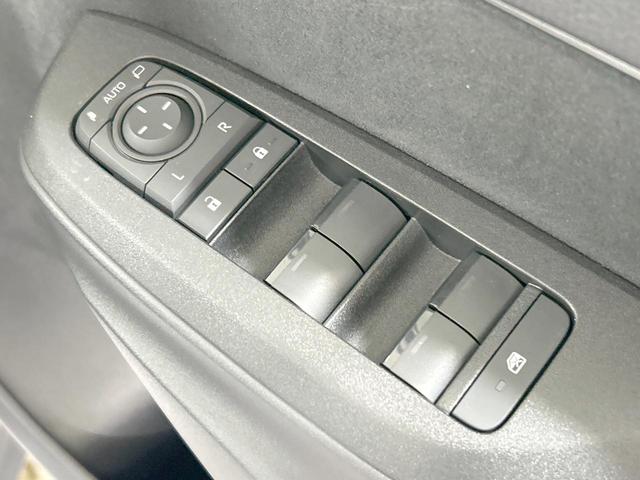 ヤリスクロス Z 4WD 純正8インチナビ 全周囲カメラ 衝突被害軽減システム レーダークルーズ 禁煙車 寒冷地仕様 シートヒーター ステアリングヒーター パワーシート コーナーセンサー LED ドラレコ(47枚目)