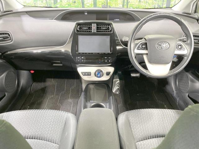 プリウス S 4WD 純正9型ナビ バックカメラ 衝突軽減システム レーダークルーズコントロール LEDヘッド・LEDフォグ ドラレコ ETC オートライト オートエアコン スマートキー(2枚目)