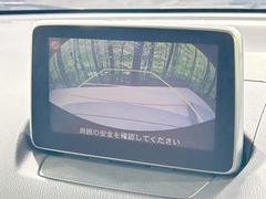 【バックカメラ】駐車時に後方がリアルタイム映像で確認できます。大型商業施設や立体駐車場での駐車時や、夜間のバック時に大活躍！運転スキルに関わらず、今や必須となった装備のひとつです！ 4