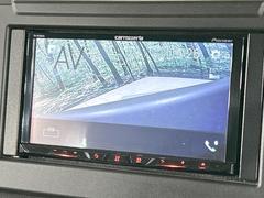 【バックカメラ】駐車時に後方がリアルタイム映像で確認できます。大型商業施設や立体駐車場での駐車時や、夜間のバック時に大活躍！運転スキルに関わらず、今や必須となった装備のひとつです！ 3