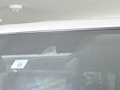 【トヨタセーフティセンス】走行中に前方の車両等を認識し、衝突しそうな時は警報とブレーキで衝突回避と被害軽減をアシスト。より安全にドライブをお楽しみいただけます。 7