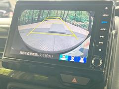 【バックカメラ】駐車時に後方がリアルタイム映像で確認できます。大型商業施設や立体駐車場での駐車時や、夜間のバック時に大活躍！運転スキルに関わらず、今や必須となった装備のひとつです！ 5