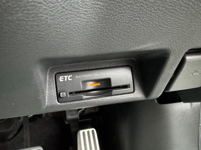 スカイライン ３５０ＧＴ　ＦＯＵＲ　ハイブリッド　タイプＳＰ　メーカーＯＰナビＴＶ／アラウンドビューモニター／ブラインドスポットモニター／レーダークルーズ／黒革シート／シートメモリー／シートヒーター／パドルシフト／ＬＥＤヘッドライト／曙ブレーキ／ＥＴＣ車載器（67枚目）