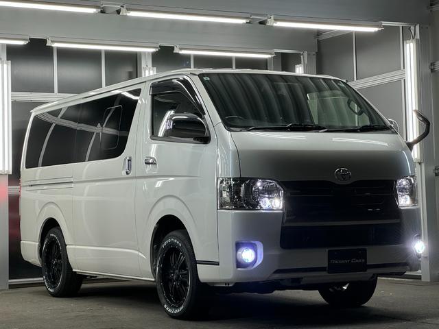 ハイエースバン スーパーＧＬ　ダークプライムＩＩ　トヨタセーフティセンス／ナイトロパワー１７インチ／新品ＴＯＹＯホワイトレター／ＬＥＤヘッドライト／オートハイビーム／レザー調シートカバー／コンビハンドル／純正メモリーナビＴＶ／Ｂカメラ／リアスポイラー（5枚目）