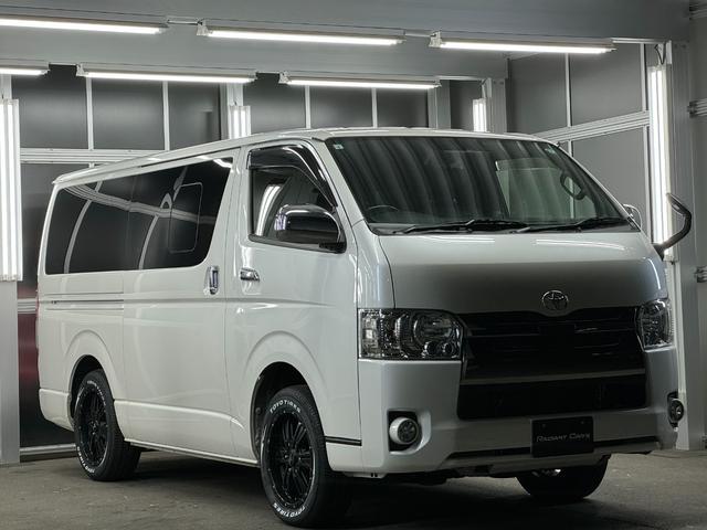 ハイエースバン スーパーＧＬ　ダークプライムＩＩ　トヨタセーフティセンス／ナイトロパワー１７インチ／新品ＴＯＹＯホワイトレター／ＬＥＤヘッドライト／オートハイビーム／レザー調シートカバー／コンビハンドル／純正メモリーナビＴＶ／Ｂカメラ／リアスポイラー（13枚目）