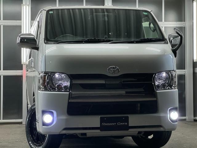ハイエースバン スーパーＧＬ　ダークプライムＩＩ　トヨタセーフティセンス／ナイトロパワー１７インチ／新品ＴＯＹＯホワイトレター／ＬＥＤヘッドライト／オートハイビーム／レザー調シートカバー／コンビハンドル／純正メモリーナビＴＶ／Ｂカメラ／リアスポイラー（15枚目）
