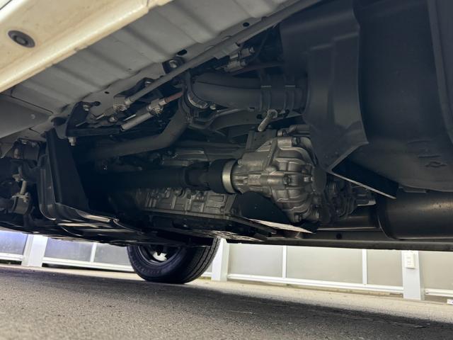 ハイエースバン スーパーＧＬ　ダークプライムＩＩ　トヨタセーフティセンス／ナイトロパワー１７インチ／新品ＴＯＹＯホワイトレター／ＬＥＤヘッドライト／オートハイビーム／レザー調シートカバー／コンビハンドル／純正メモリーナビＴＶ／Ｂカメラ／リアスポイラー（34枚目）
