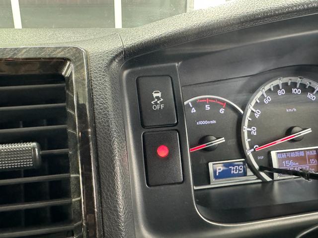 ハイエースバン スーパーＧＬ　ダークプライムＩＩ　トヨタセーフティセンス／ナイトロパワー１７インチ／新品ＴＯＹＯホワイトレター／ＬＥＤヘッドライト／オートハイビーム／レザー調シートカバー／コンビハンドル／純正メモリーナビＴＶ／Ｂカメラ／リアスポイラー（54枚目）