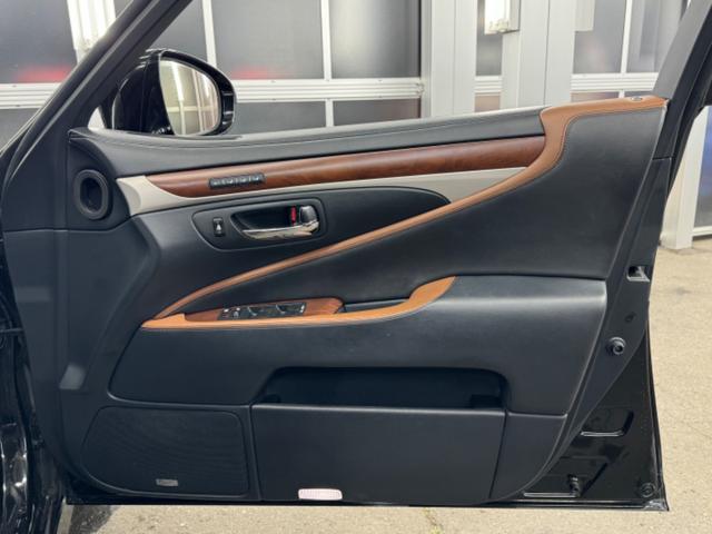 LEXUS LS LS600HL