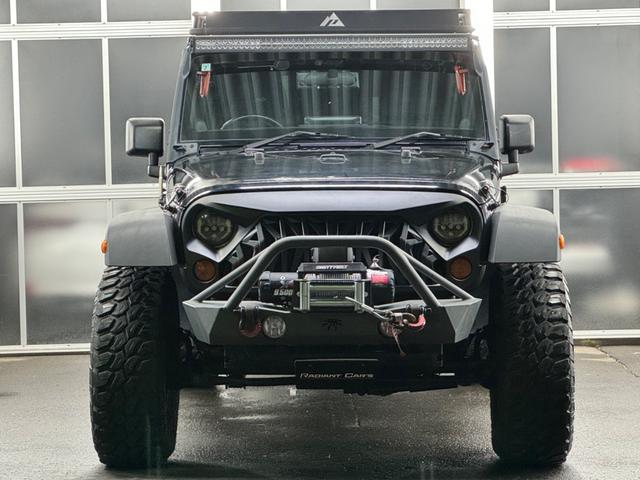 ジープ・ラングラーアンリミテッド スポーツ リフトアップ/マッドタイヤ/社外バンパー/社外グリル/社外ヘッドライト/サイドマーカー/サイドステップ/ルーフラック/テールガード/アルパインフローティングナビTV/バックカメラ/ETC車載器(7枚目)
