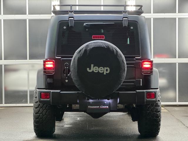 ジープ・ラングラーアンリミテッド スポーツ リフトアップ/マッドタイヤ/社外バンパー/社外グリル/社外ヘッドライト/サイドマーカー/サイドステップ/ルーフラック/テールガード/アルパインフローティングナビTV/バックカメラ/ETC車載器(17枚目)