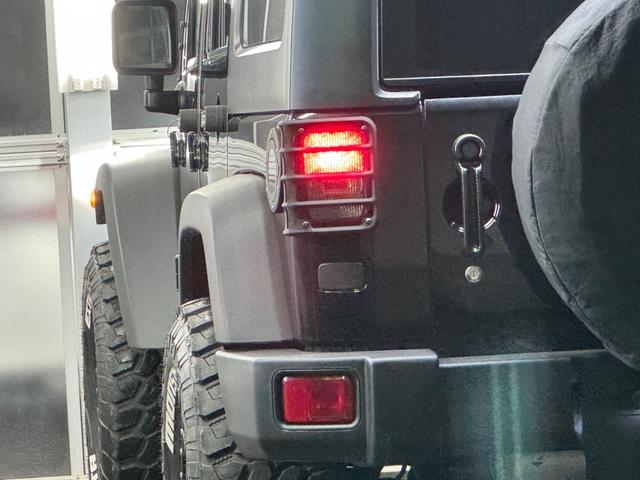 ジープ・ラングラーアンリミテッド スポーツ リフトアップ/マッドタイヤ/社外バンパー/社外グリル/社外ヘッドライト/サイドマーカー/サイドステップ/ルーフラック/テールガード/アルパインフローティングナビTV/バックカメラ/ETC車載器(18枚目)