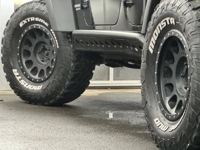 ジープ・ラングラーアンリミテッド スポーツ リフトアップ/マッドタイヤ/社外バンパー/社外グリル/社外ヘッドライト/サイドマーカー/サイドステップ/ルーフラック/テールガード/アルパインフローティングナビTV/バックカメラ/ETC車載器(28枚目)