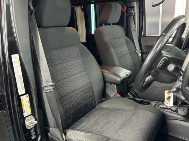 ジープ・ラングラーアンリミテッド スポーツ リフトアップ/マッドタイヤ/社外バンパー/社外グリル/社外ヘッドライト/サイドマーカー/サイドステップ/ルーフラック/テールガード/アルパインフローティングナビTV/バックカメラ/ETC車載器(35枚目)