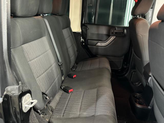 ジープ・ラングラーアンリミテッド スポーツ リフトアップ/マッドタイヤ/社外バンパー/社外グリル/社外ヘッドライト/サイドマーカー/サイドステップ/ルーフラック/テールガード/アルパインフローティングナビTV/バックカメラ/ETC車載器(38枚目)