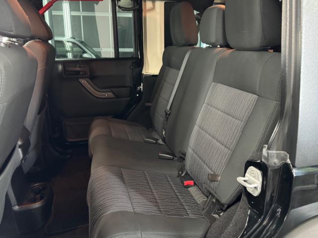 ジープ・ラングラーアンリミテッド スポーツ リフトアップ/マッドタイヤ/社外バンパー/社外グリル/社外ヘッドライト/サイドマーカー/サイドステップ/ルーフラック/テールガード/アルパインフローティングナビTV/バックカメラ/ETC車載器(39枚目)