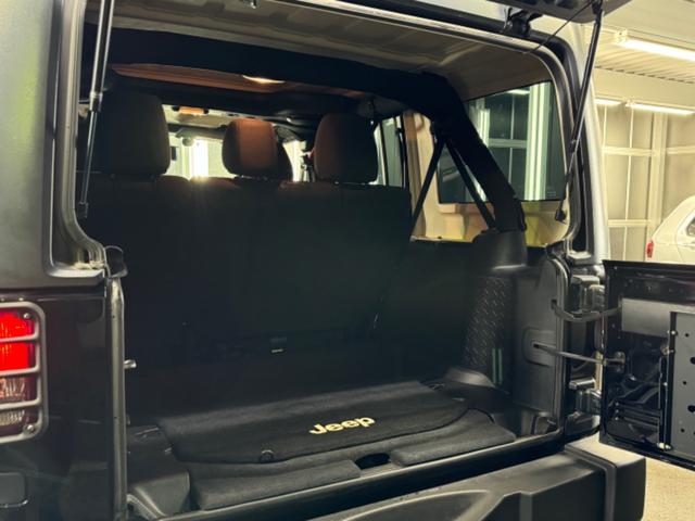 ジープ・ラングラーアンリミテッド スポーツ リフトアップ/マッドタイヤ/社外バンパー/社外グリル/社外ヘッドライト/サイドマーカー/サイドステップ/ルーフラック/テールガード/アルパインフローティングナビTV/バックカメラ/ETC車載器(40枚目)