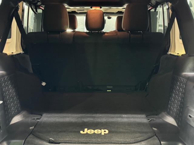 ジープ・ラングラーアンリミテッド スポーツ リフトアップ/マッドタイヤ/社外バンパー/社外グリル/社外ヘッドライト/サイドマーカー/サイドステップ/ルーフラック/テールガード/アルパインフローティングナビTV/バックカメラ/ETC車載器(42枚目)