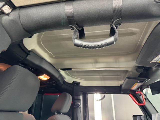 ジープ・ラングラーアンリミテッド スポーツ リフトアップ/マッドタイヤ/社外バンパー/社外グリル/社外ヘッドライト/サイドマーカー/サイドステップ/ルーフラック/テールガード/アルパインフローティングナビTV/バックカメラ/ETC車載器(46枚目)