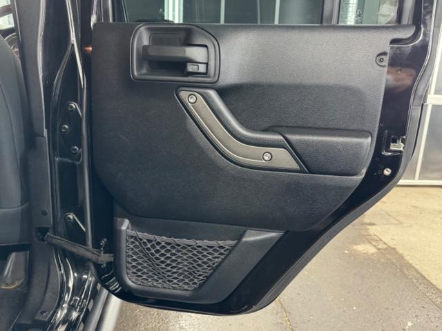 ジープ・ラングラーアンリミテッド スポーツ リフトアップ/マッドタイヤ/社外バンパー/社外グリル/社外ヘッドライト/サイドマーカー/サイドステップ/ルーフラック/テールガード/アルパインフローティングナビTV/バックカメラ/ETC車載器(49枚目)