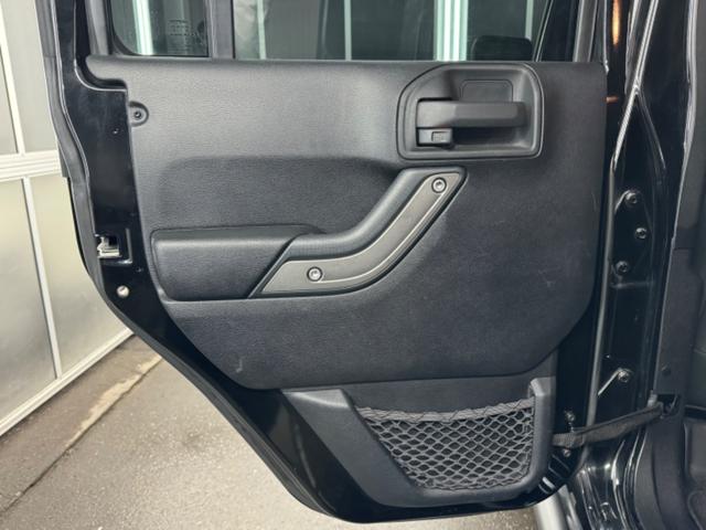 ジープ・ラングラーアンリミテッド スポーツ リフトアップ/マッドタイヤ/社外バンパー/社外グリル/社外ヘッドライト/サイドマーカー/サイドステップ/ルーフラック/テールガード/アルパインフローティングナビTV/バックカメラ/ETC車載器(50枚目)