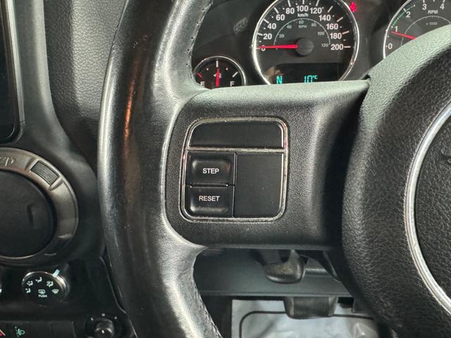 ジープ・ラングラーアンリミテッド スポーツ リフトアップ/マッドタイヤ/社外バンパー/社外グリル/社外ヘッドライト/サイドマーカー/サイドステップ/ルーフラック/テールガード/アルパインフローティングナビTV/バックカメラ/ETC車載器(53枚目)