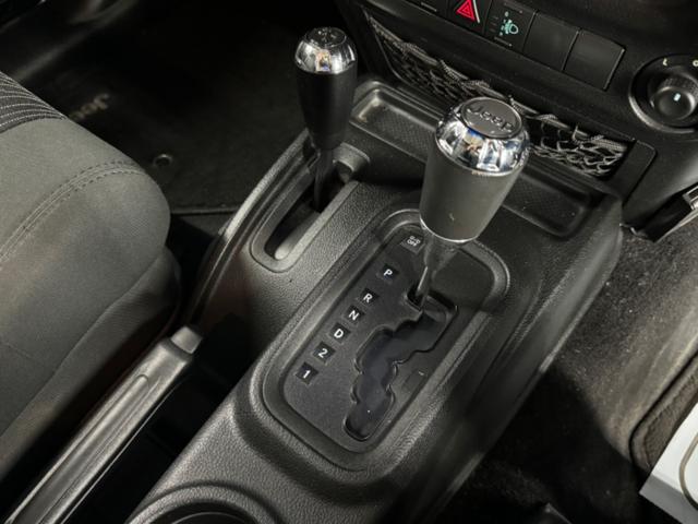 ジープ・ラングラーアンリミテッド スポーツ リフトアップ/マッドタイヤ/社外バンパー/社外グリル/社外ヘッドライト/サイドマーカー/サイドステップ/ルーフラック/テールガード/アルパインフローティングナビTV/バックカメラ/ETC車載器(59枚目)