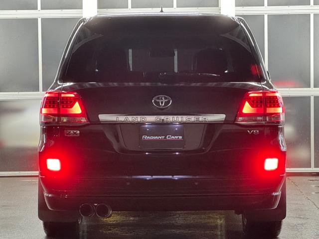 ランドクルーザー ＺＸ　１ナンバー登録／ＷＡＬＤ２２インチ／モデリスタエアロ／ガナドールマフラー／社外テール／サンルーフ／黒革シート／シートヒーター／ベンチレーション／サスコン／メーカーＯＰナビＴＶ／コーナーソナー／エンスタ（19枚目）