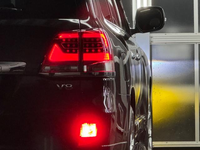 ランドクルーザー ＺＸ　１ナンバー登録／ＷＡＬＤ２２インチ／モデリスタエアロ／ガナドールマフラー／社外テール／サンルーフ／黒革シート／シートヒーター／ベンチレーション／サスコン／メーカーＯＰナビＴＶ／コーナーソナー／エンスタ（21枚目）