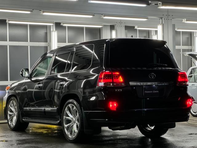 ランドクルーザー ＺＸ　１ナンバー登録／ＷＡＬＤ２２インチ／モデリスタエアロ／ガナドールマフラー／社外テール／サンルーフ／黒革シート／シートヒーター／ベンチレーション／サスコン／メーカーＯＰナビＴＶ／コーナーソナー／エンスタ（22枚目）