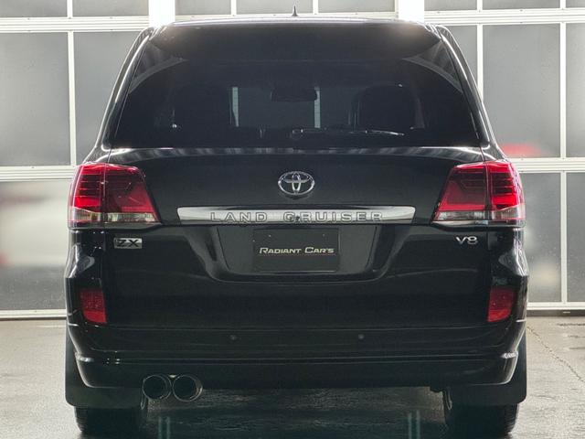 ランドクルーザー ＺＸ　１ナンバー登録／ＷＡＬＤ２２インチ／モデリスタエアロ／ガナドールマフラー／社外テール／サンルーフ／黒革シート／シートヒーター／ベンチレーション／サスコン／メーカーＯＰナビＴＶ／コーナーソナー／エンスタ（24枚目）