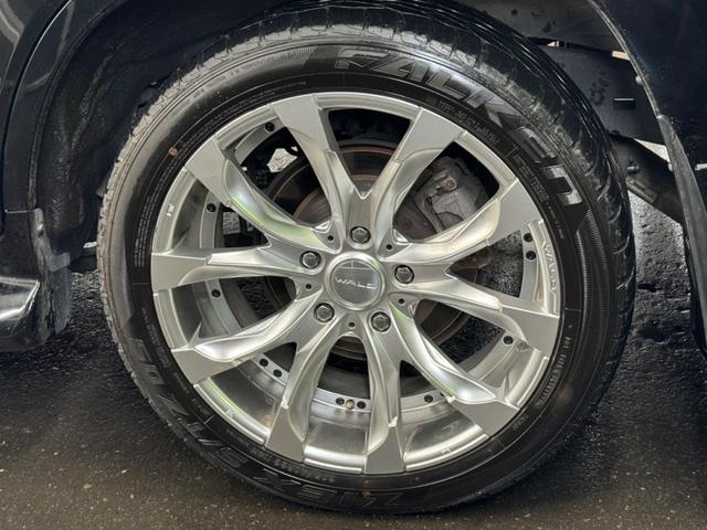 ランドクルーザー ＺＸ　１ナンバー登録／ＷＡＬＤ２２インチ／モデリスタエアロ／ガナドールマフラー／社外テール／サンルーフ／黒革シート／シートヒーター／ベンチレーション／サスコン／メーカーＯＰナビＴＶ／コーナーソナー／エンスタ（33枚目）