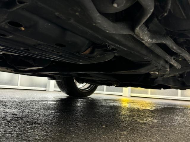 ランドクルーザー ＺＸ　１ナンバー登録／ＷＡＬＤ２２インチ／モデリスタエアロ／ガナドールマフラー／社外テール／サンルーフ／黒革シート／シートヒーター／ベンチレーション／サスコン／メーカーＯＰナビＴＶ／コーナーソナー／エンスタ（39枚目）