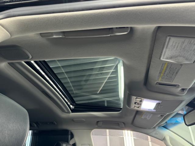 ランドクルーザー ＺＸ　１ナンバー登録／ＷＡＬＤ２２インチ／モデリスタエアロ／ガナドールマフラー／社外テール／サンルーフ／黒革シート／シートヒーター／ベンチレーション／サスコン／メーカーＯＰナビＴＶ／コーナーソナー／エンスタ（55枚目）