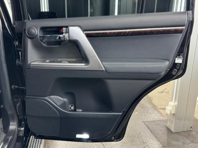 ランドクルーザー ＺＸ　１ナンバー登録／ＷＡＬＤ２２インチ／モデリスタエアロ／ガナドールマフラー／社外テール／サンルーフ／黒革シート／シートヒーター／ベンチレーション／サスコン／メーカーＯＰナビＴＶ／コーナーソナー／エンスタ（58枚目）