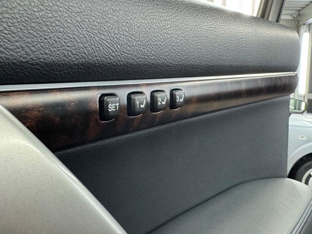 ランドクルーザー ＺＸ　１ナンバー登録／ＷＡＬＤ２２インチ／モデリスタエアロ／ガナドールマフラー／社外テール／サンルーフ／黒革シート／シートヒーター／ベンチレーション／サスコン／メーカーＯＰナビＴＶ／コーナーソナー／エンスタ（64枚目）