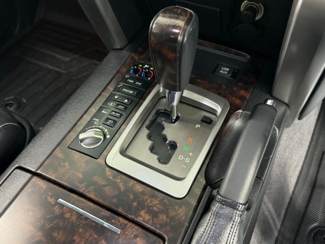 ランドクルーザー ＺＸ　１ナンバー登録／ＷＡＬＤ２２インチ／モデリスタエアロ／ガナドールマフラー／社外テール／サンルーフ／黒革シート／シートヒーター／ベンチレーション／サスコン／メーカーＯＰナビＴＶ／コーナーソナー／エンスタ（68枚目）