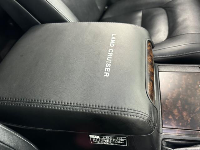 ランドクルーザー ＺＸ　１ナンバー登録／ＷＡＬＤ２２インチ／モデリスタエアロ／ガナドールマフラー／社外テール／サンルーフ／黒革シート／シートヒーター／ベンチレーション／サスコン／メーカーＯＰナビＴＶ／コーナーソナー／エンスタ（69枚目）