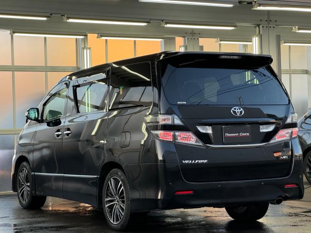 ヴェルファイア ３．５Ｚ　プラチナセレクションＩＩ　タイプゴールド　社外１８インチＡＷ／システムコンソール／両側パワースライドドア／パワーバックドア／純正オプションナビＴＶ／バックカメラ／コンビハンドル／ＥＴＣ車載器／切替４ＷＤ／コーナーセンサー／クルーズコントロール（15枚目）