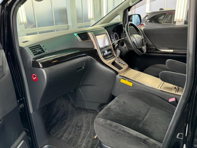 ヴェルファイア ３．５Ｚ　プラチナセレクションＩＩ　タイプゴールド　社外１８インチＡＷ／システムコンソール／両側パワースライドドア／パワーバックドア／純正オプションナビＴＶ／バックカメラ／コンビハンドル／ＥＴＣ車載器／切替４ＷＤ／コーナーセンサー／クルーズコントロール（31枚目）