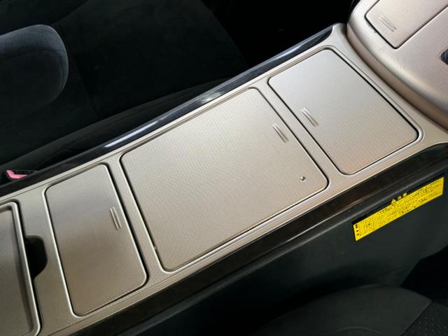 ヴェルファイア ３．５Ｚ　プラチナセレクションＩＩ　タイプゴールド　社外１８インチＡＷ／システムコンソール／両側パワースライドドア／パワーバックドア／純正オプションナビＴＶ／バックカメラ／コンビハンドル／ＥＴＣ車載器／切替４ＷＤ／コーナーセンサー／クルーズコントロール（48枚目）