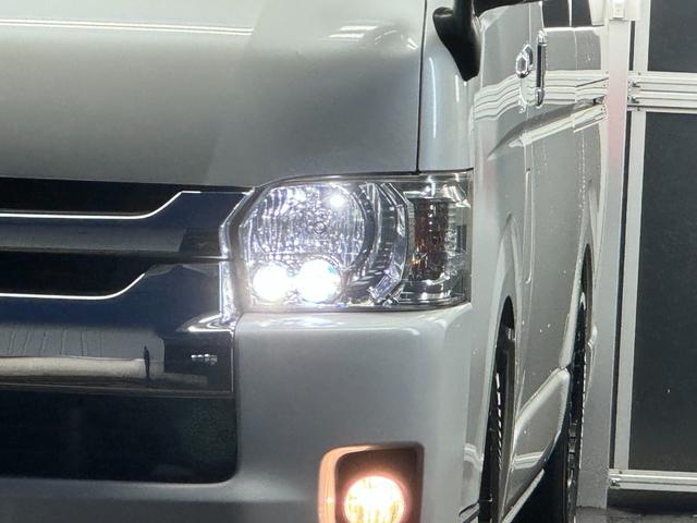 ハイエースバン ロングワイドスーパーＧＬ　本州仕入れ／ナイトロパワー１７インチ／新品タイヤ／ローダウン／ベッドキット／両側パワースライド／ＬＥＤヘッドライト／社外ＳＤナビＴＶ／追加スピーカー／バックカメラ／ＥＴＣ車載器／ドラレコ／シートカバー（4枚目）