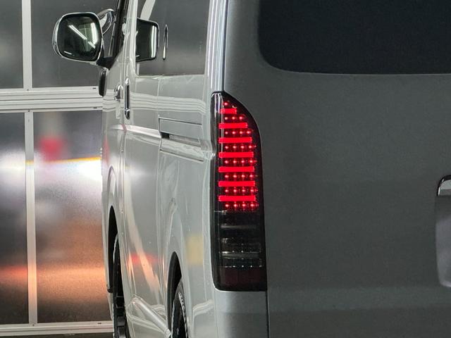 ハイエースバン ロングワイドスーパーＧＬ　本州仕入れ／ナイトロパワー１７インチ／新品タイヤ／ローダウン／ベッドキット／両側パワースライド／ＬＥＤヘッドライト／社外ＳＤナビＴＶ／追加スピーカー／バックカメラ／ＥＴＣ車載器／ドラレコ／シートカバー（18枚目）