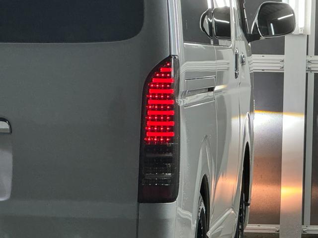 ハイエースバン ロングワイドスーパーＧＬ　本州仕入れ／ナイトロパワー１７インチ／新品タイヤ／ローダウン／ベッドキット／両側パワースライド／ＬＥＤヘッドライト／社外ＳＤナビＴＶ／追加スピーカー／バックカメラ／ＥＴＣ車載器／ドラレコ／シートカバー（19枚目）