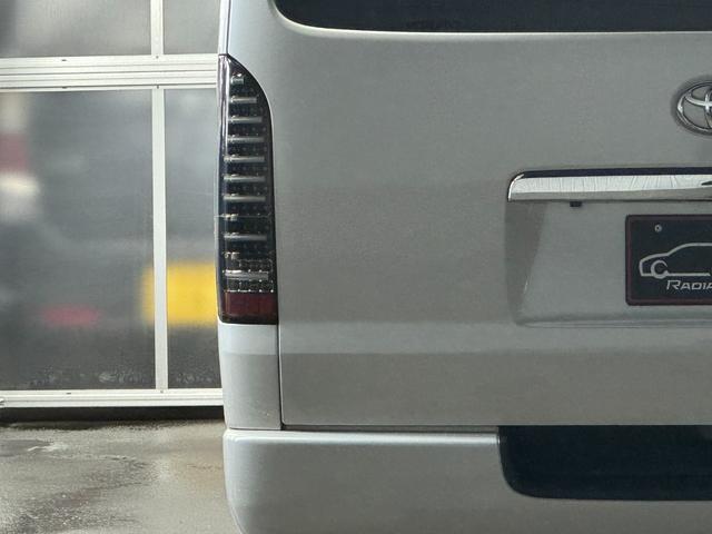 ハイエースバン ロングワイドスーパーＧＬ　本州仕入れ／ナイトロパワー１７インチ／新品タイヤ／ローダウン／ベッドキット／両側パワースライド／ＬＥＤヘッドライト／社外ＳＤナビＴＶ／追加スピーカー／バックカメラ／ＥＴＣ車載器／ドラレコ／シートカバー（23枚目）