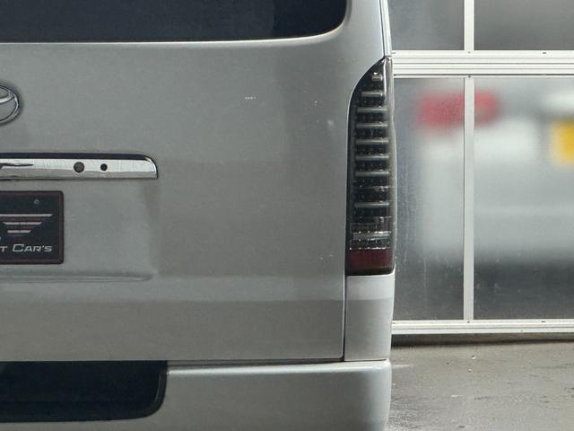 ハイエースバン ロングワイドスーパーＧＬ　本州仕入れ／ナイトロパワー１７インチ／新品タイヤ／ローダウン／ベッドキット／両側パワースライド／ＬＥＤヘッドライト／社外ＳＤナビＴＶ／追加スピーカー／バックカメラ／ＥＴＣ車載器／ドラレコ／シートカバー（24枚目）