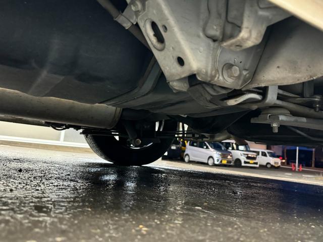 ハイエースバン ロングワイドスーパーＧＬ　本州仕入れ／ナイトロパワー１７インチ／新品タイヤ／ローダウン／ベッドキット／両側パワースライド／ＬＥＤヘッドライト／社外ＳＤナビＴＶ／追加スピーカー／バックカメラ／ＥＴＣ車載器／ドラレコ／シートカバー（30枚目）