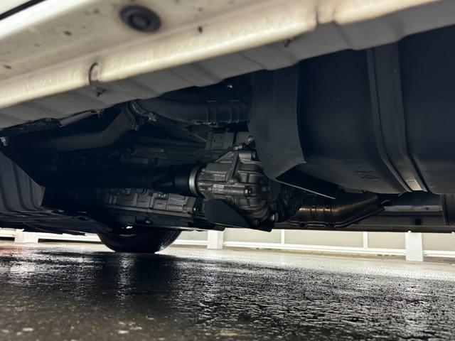 ハイエースバン ロングワイドスーパーＧＬ　本州仕入れ／ナイトロパワー１７インチ／新品タイヤ／ローダウン／ベッドキット／両側パワースライド／ＬＥＤヘッドライト／社外ＳＤナビＴＶ／追加スピーカー／バックカメラ／ＥＴＣ車載器／ドラレコ／シートカバー（31枚目）